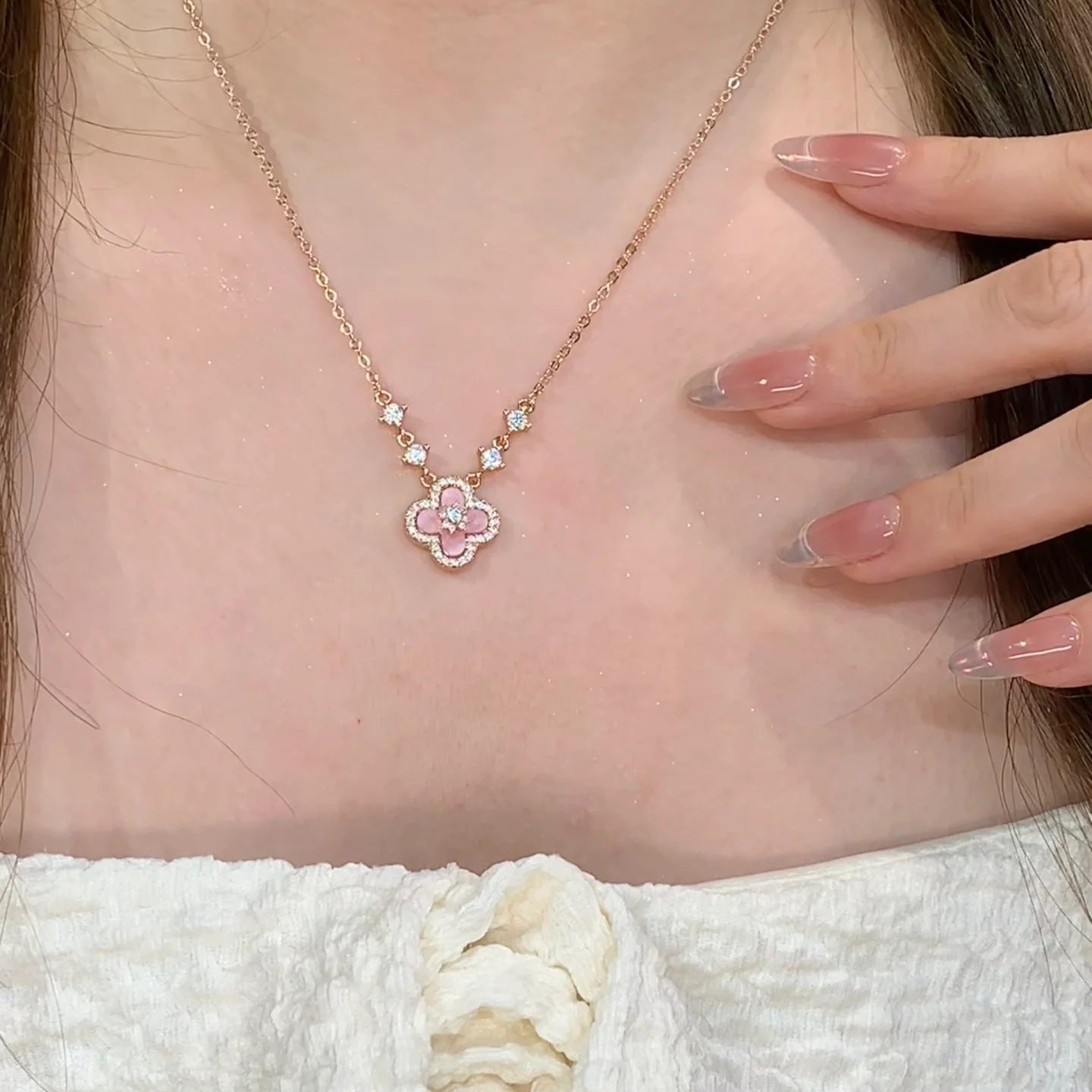 Sense Light Luxury Minority Four-leaf Flower Clavicle Chain Necklaces