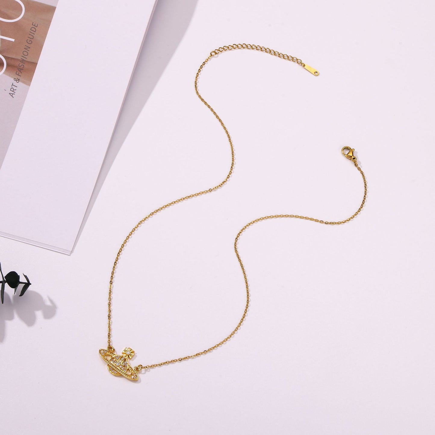 Women's Of The Queen Mother Light Luxury Pendants