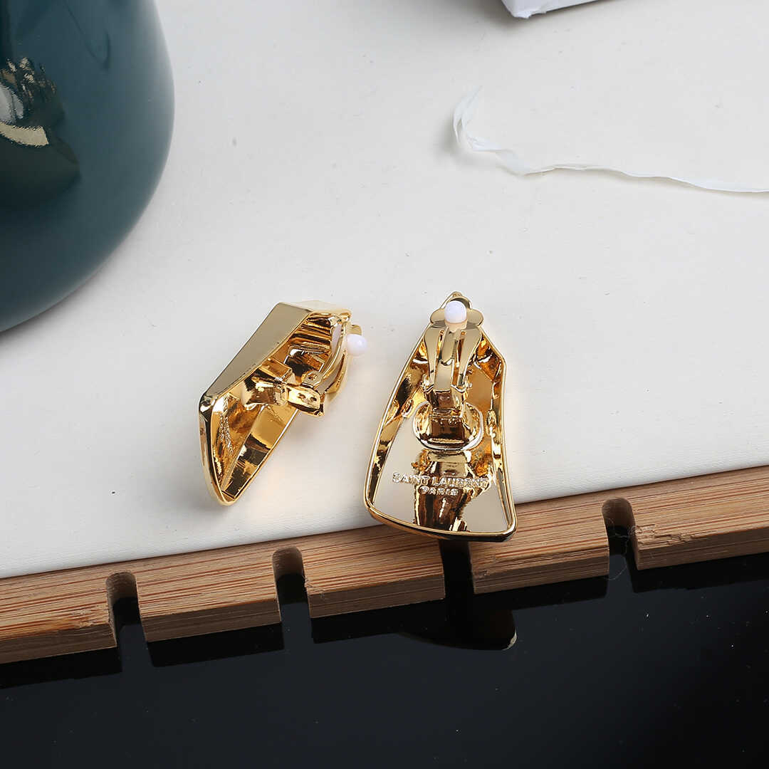 Women's Golden Irregular Geometric Shape Dignified Ear Earrings