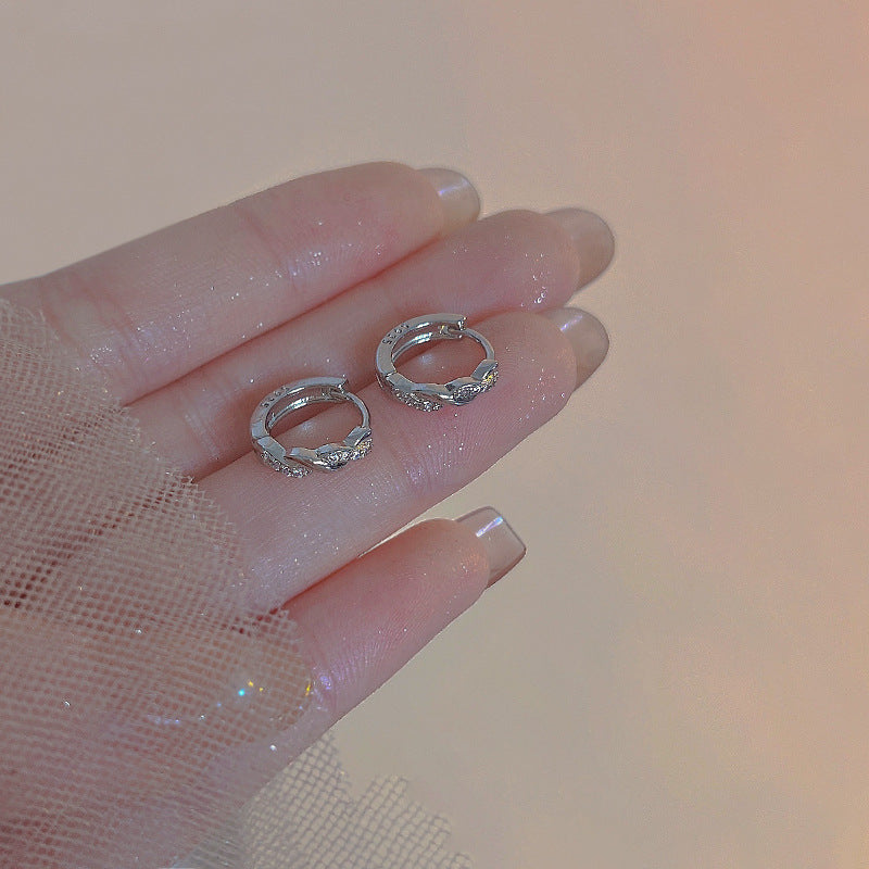 Women's Winding Circle Ear Clip Cold Wind Minority Simple Personalized Earrings