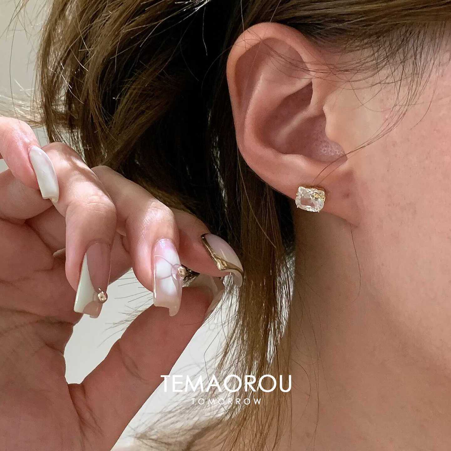 Rhinestone Cat Sweet Niche Before Sleep Ear Stud Earrings