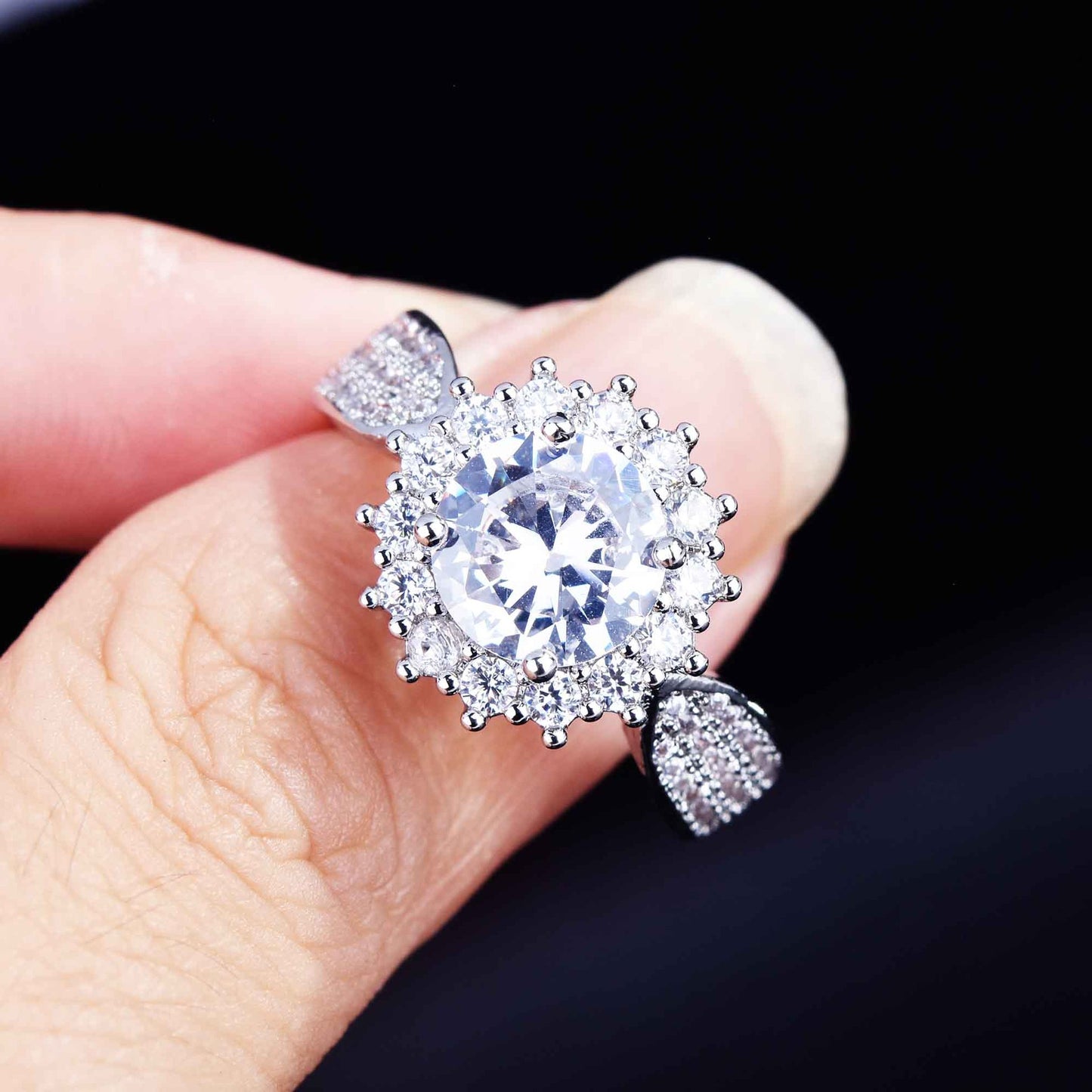 Women's Exquisite Starry Zircon Fashion Wedding Ring