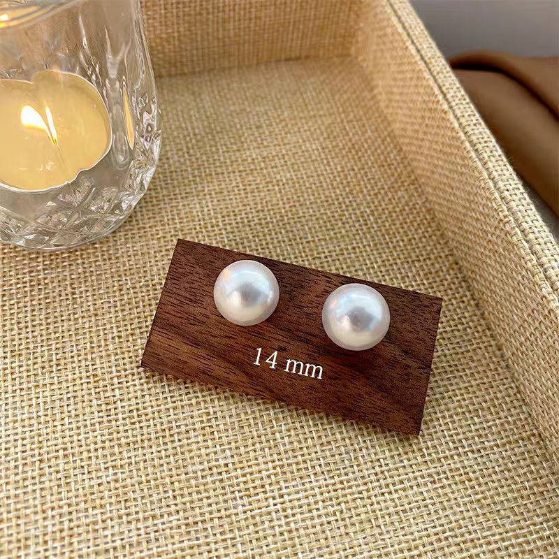 Women's Korean Style Metal Alloy Pearl High-grade Long Stall Light Stud Earrings
