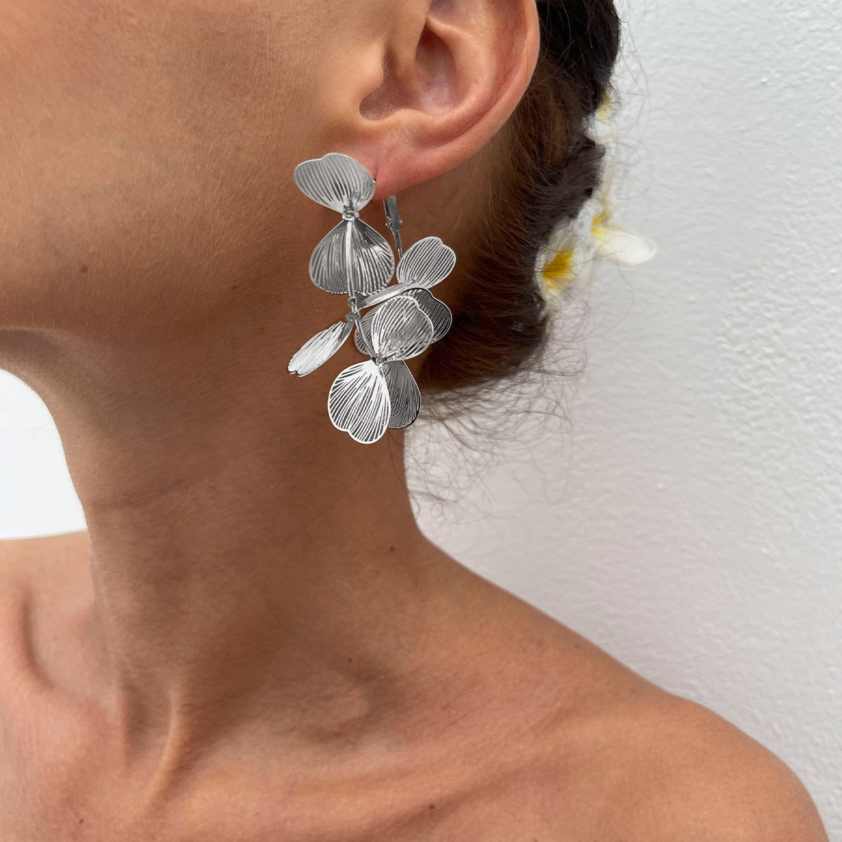 Women's Style Exaggerated Irregular Ear Punk Metal Fold Water Stud Earrings