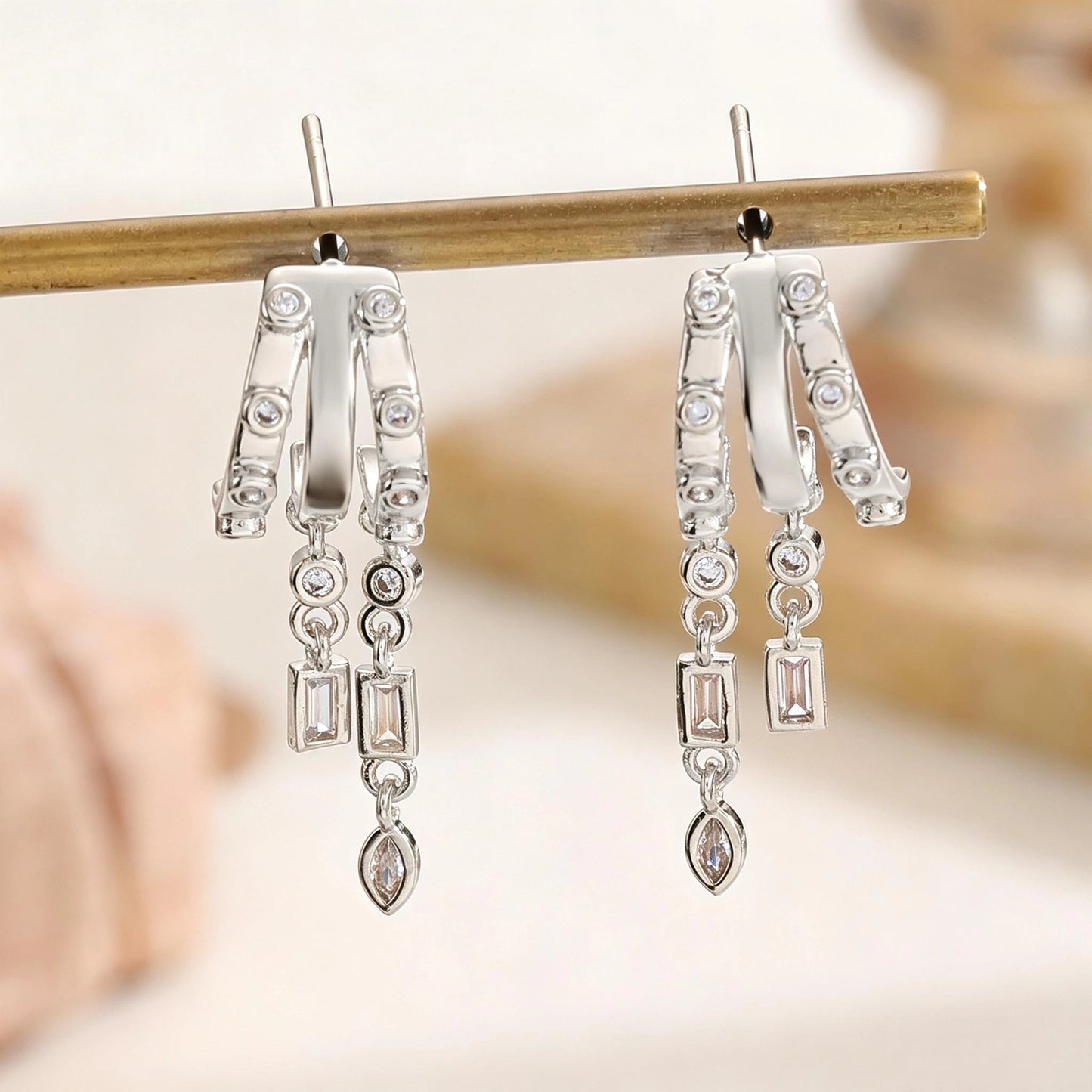 Women's Luxury Fashion Electroplated Personalized Creative Design Inlaid Zircon Sense Stud Earrings