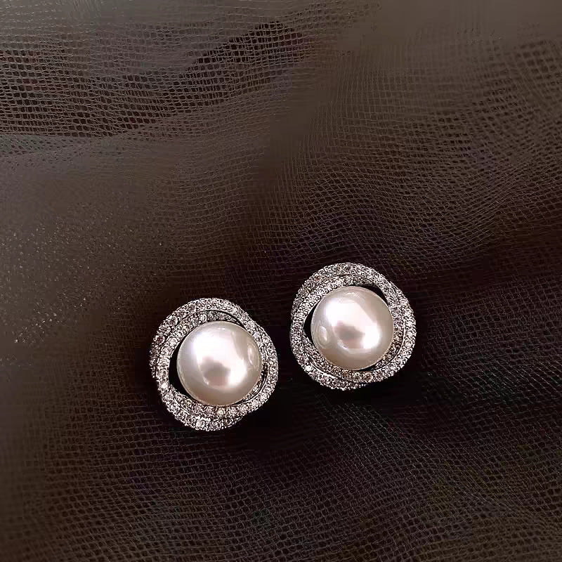 Women's Elegant Delicate Pearl Fashionable Niche Temperament Earrings