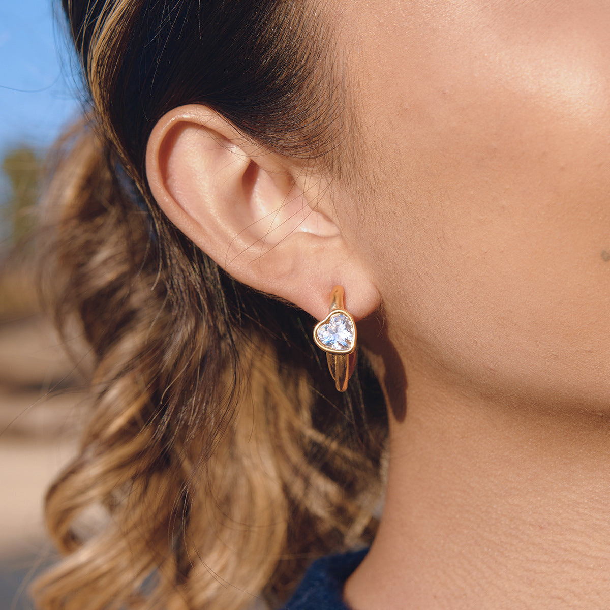Stainless Steel Loving Heart Zircon Shaped Light Luxury Stud Earrings