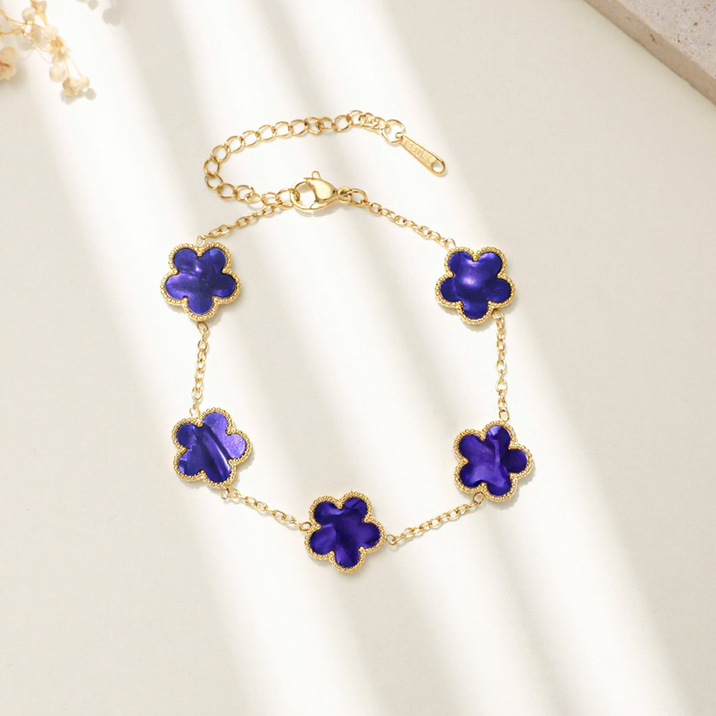 Women's Steel Gold-plated Parthenocissus Grass Plaid Fashion Simple Light Bracelet