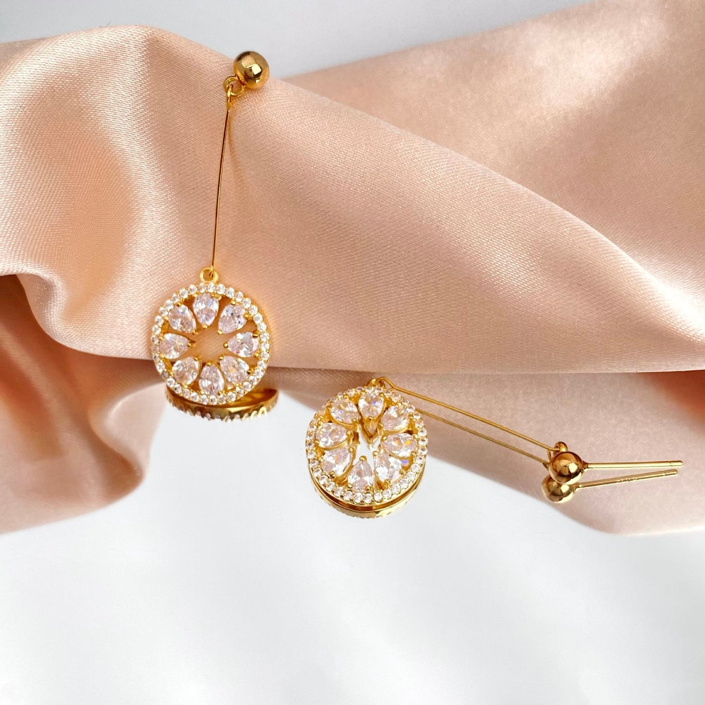 Women's Austrian Crystal Roulette Wheel Diamond In The Debris Geometric Shining Earrings