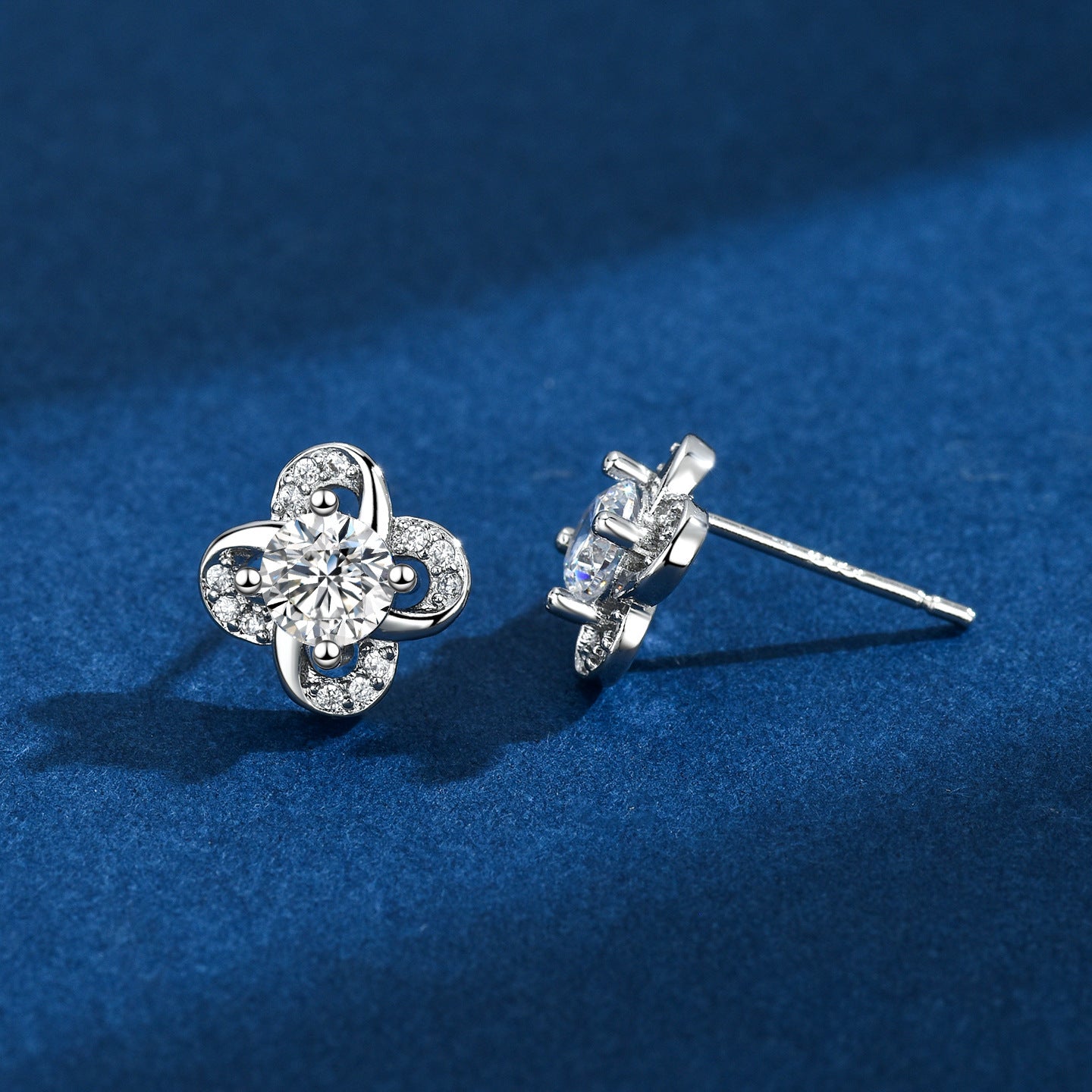 Zircon Hollow Four Leaf Clover Ear Female Starry Stud Earrings