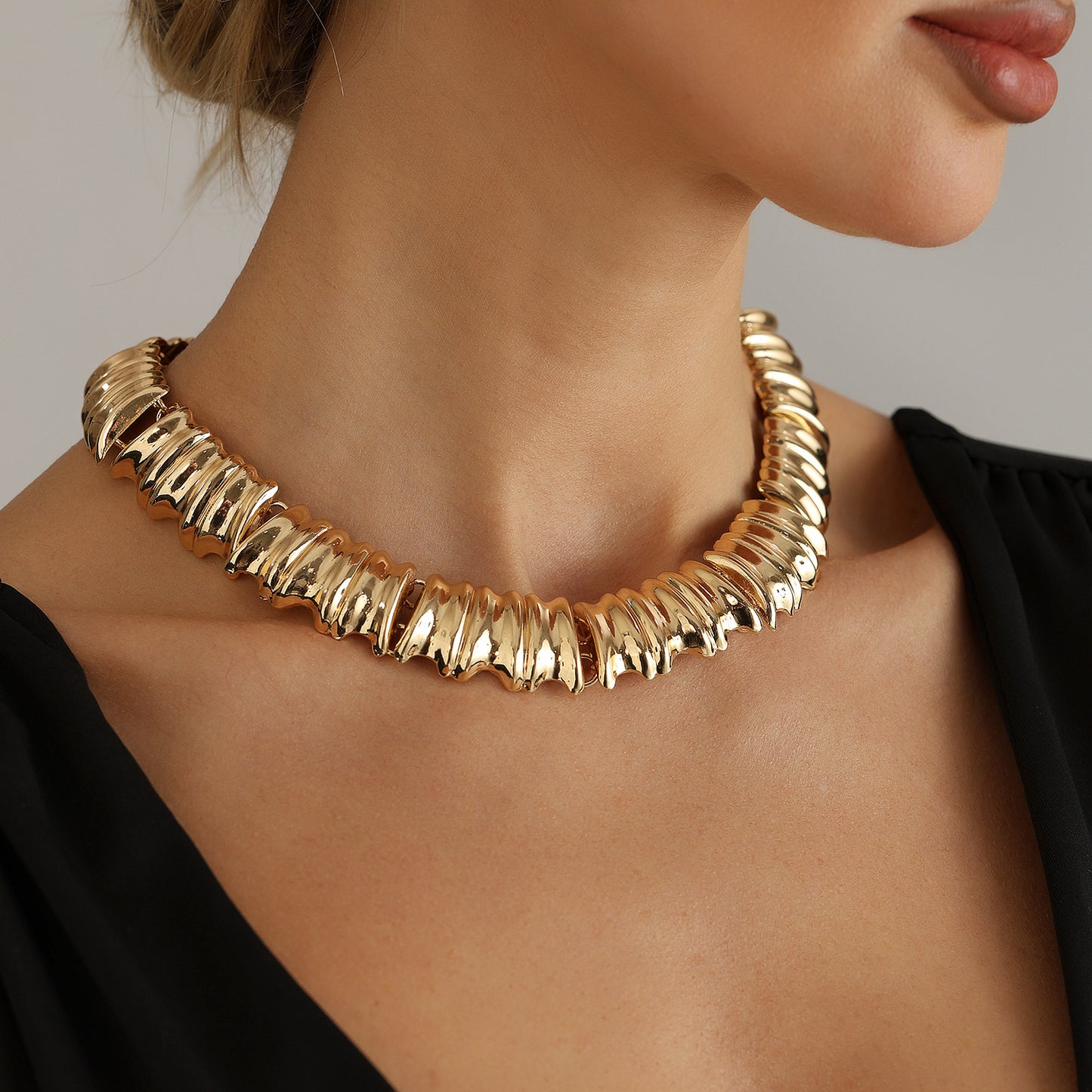 Women's Gilding Pleated Exaggerated Metal Personality Fashion Necklace