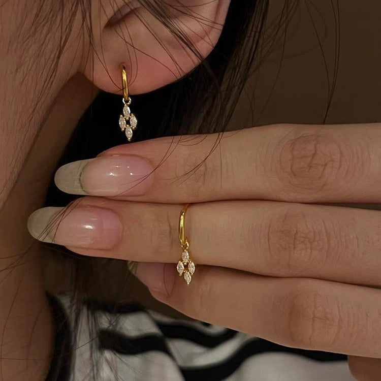 Women's Flash Rhombus Korean Retro Ear Clip Versatile Exquisite Temperament Entry Earrings