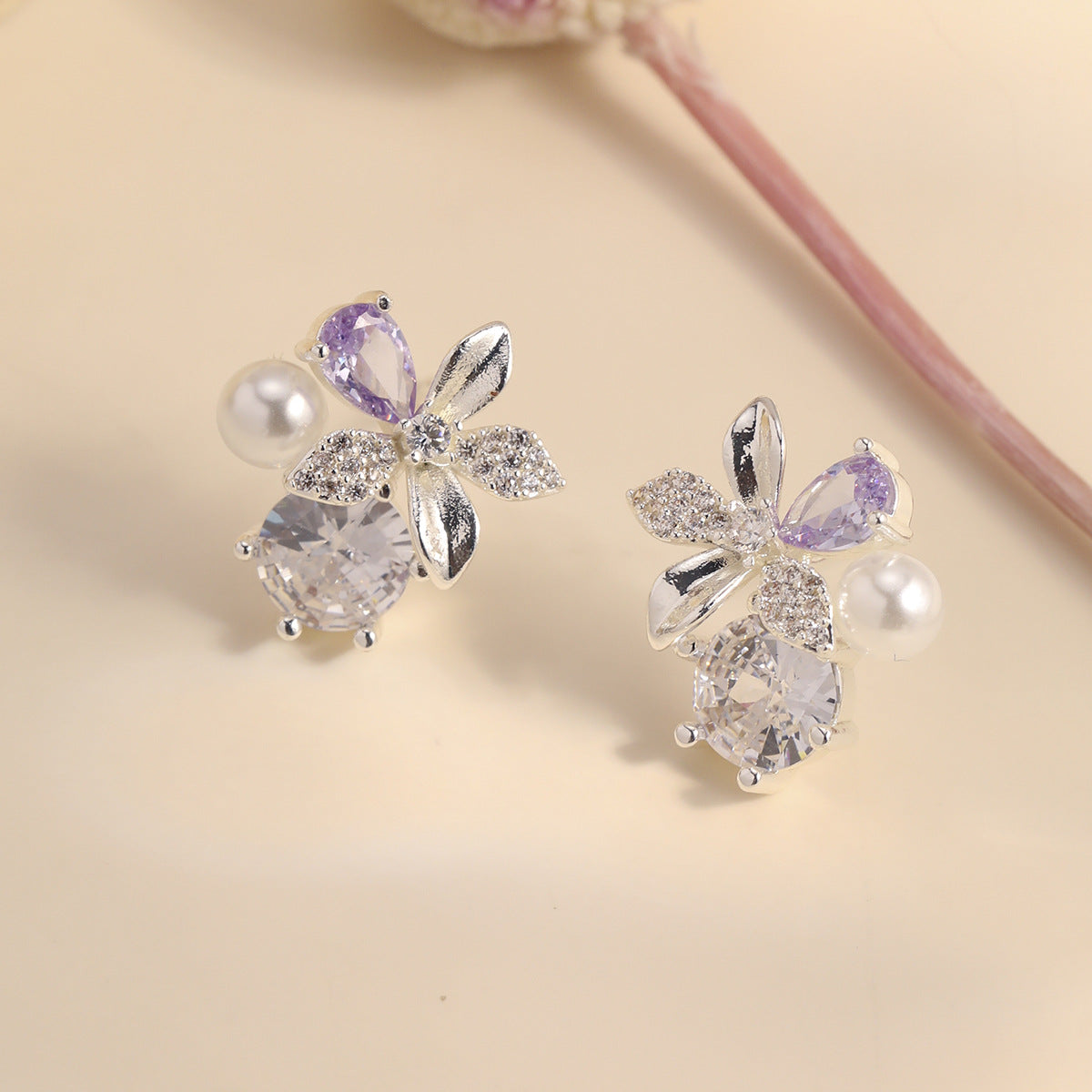Style Fresh Zircon Flower Pearl Personality Fashion Stud Earrings
