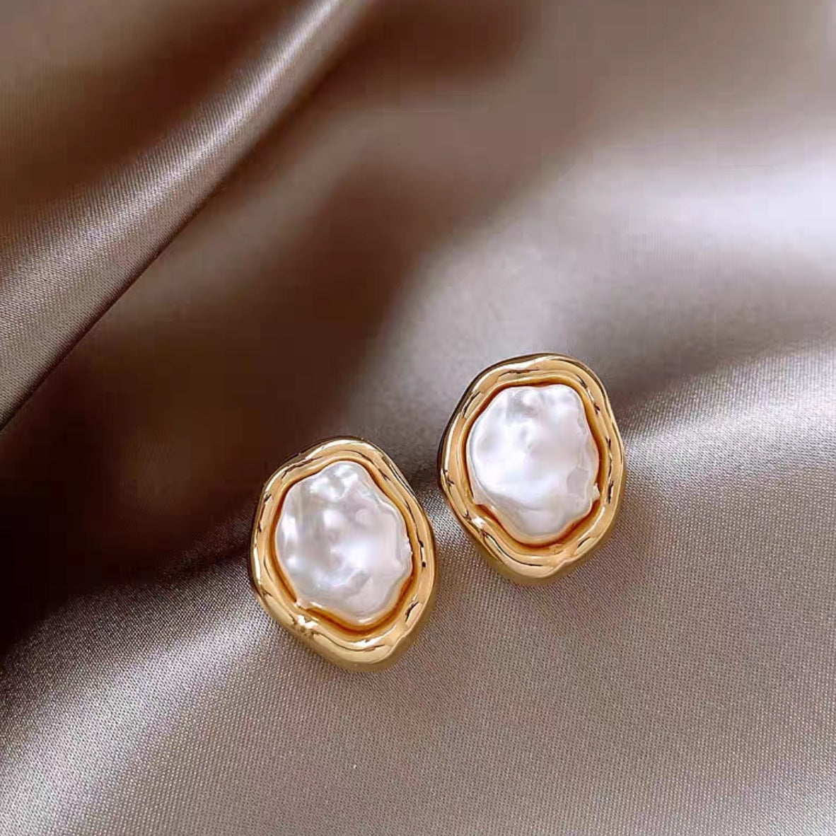 Women's Retro Affordable Luxury High-grade Ear Atmosphere Round Niche Earrings