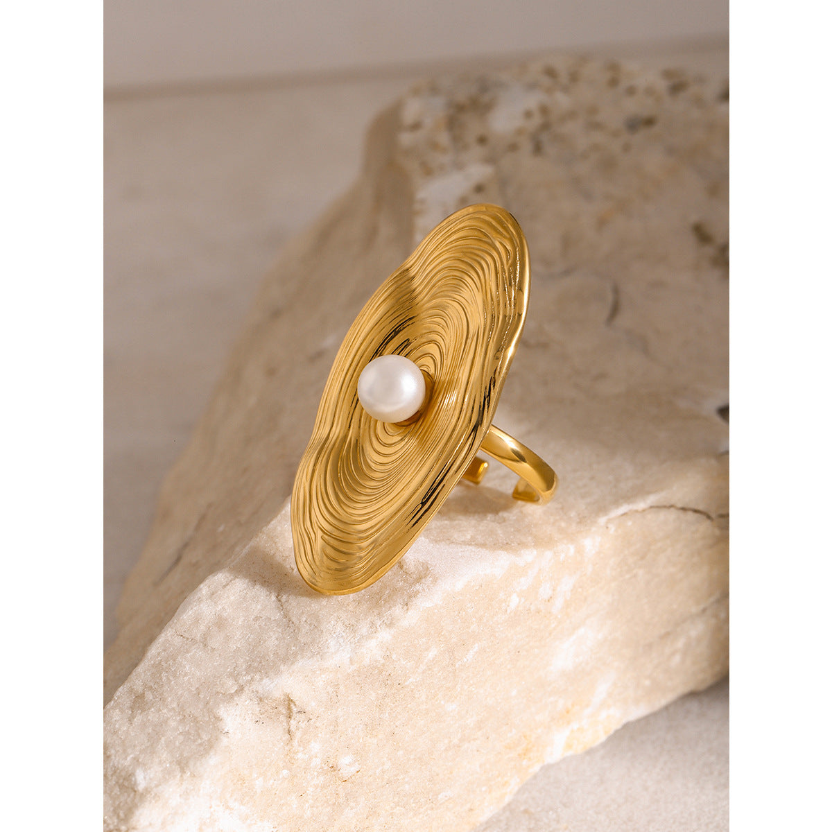Jin Exaggerated Stainless Steel Pearl High Sense Niche Female Rings