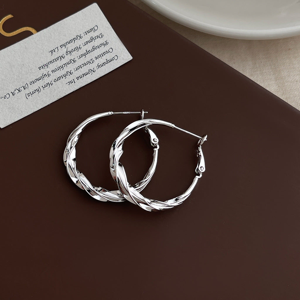 Women's Minimalist Exaggerated Big Ear Fashionable Temperament Personalized Cold Style Simple Earrings