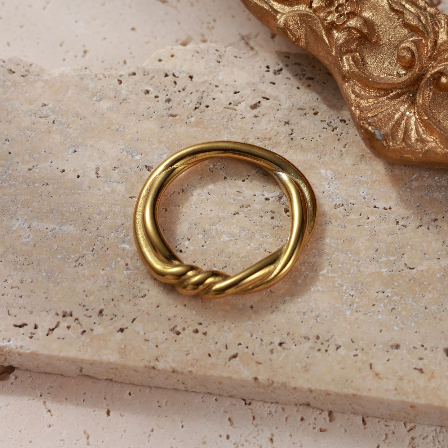 Simple Twist Female Design Index Finger Ring