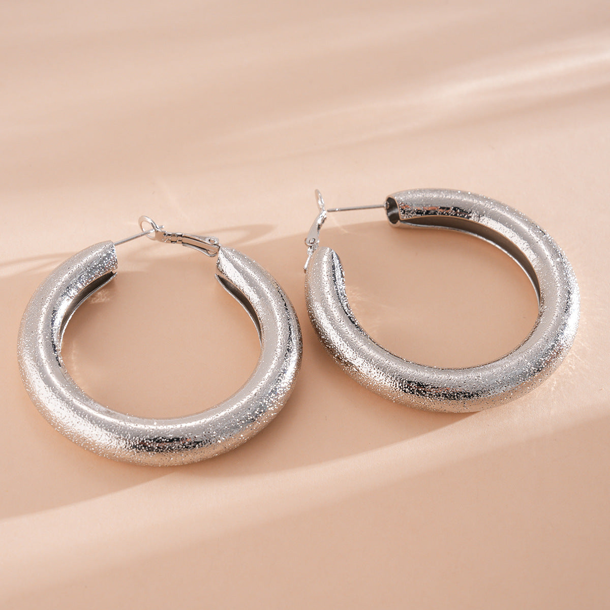 Geometric Cut Heart-shaped Oval Irregular Design Versatile Light Stud Earrings
