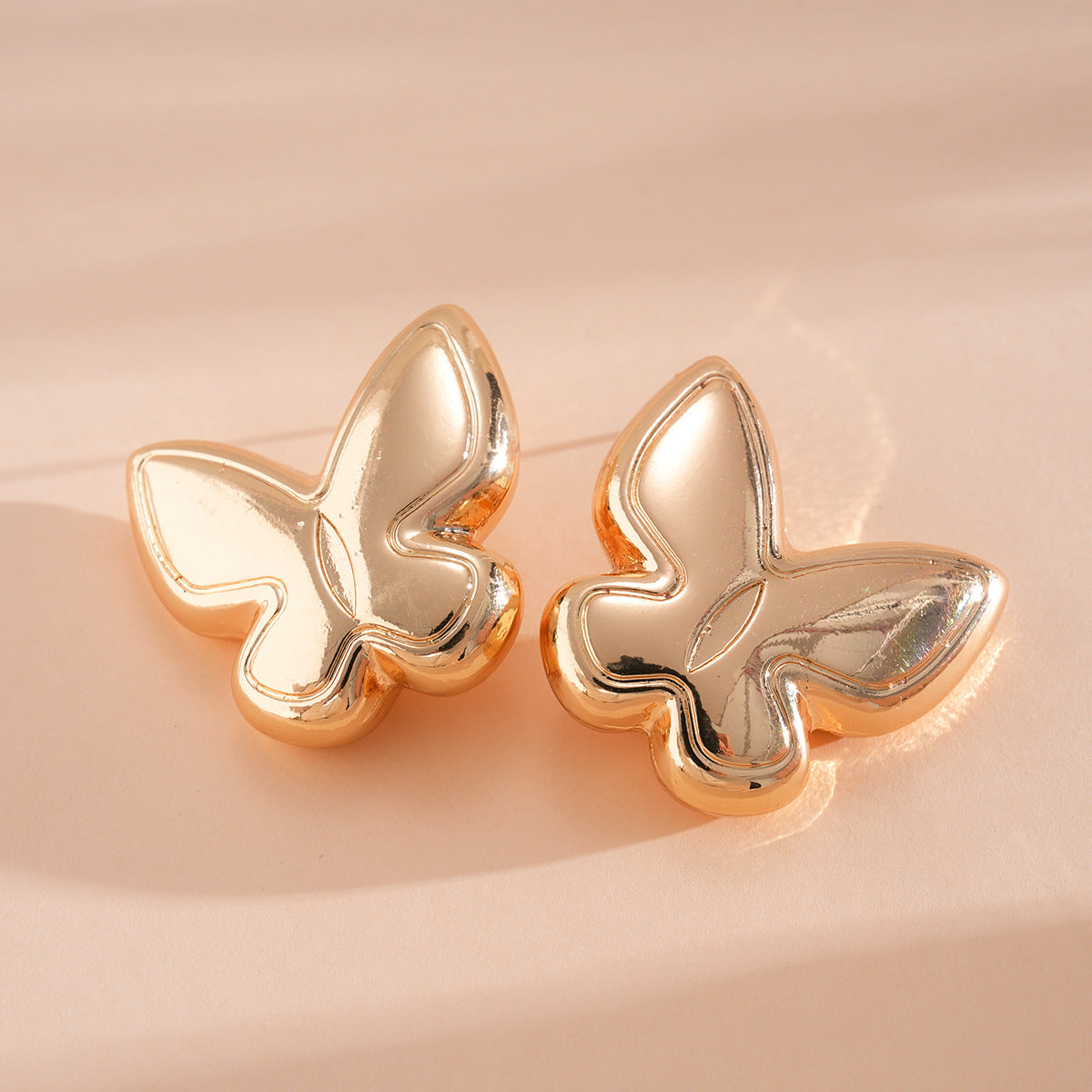 Geometric Cut Heart-shaped Oval Irregular Design Versatile Light Stud Earrings