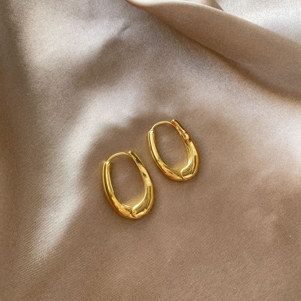 Women's Metal Simplicity Geometric Cold Style High-grade Light Luxury Earrings
