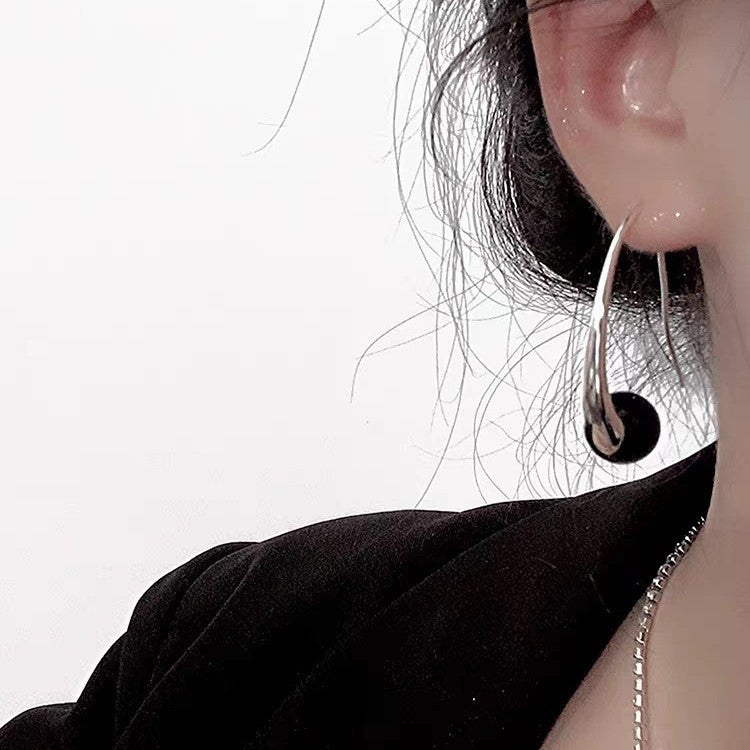 Women's Retro Simple Light Luxury High-grade Niche Temperament Wild Water Stud Earrings