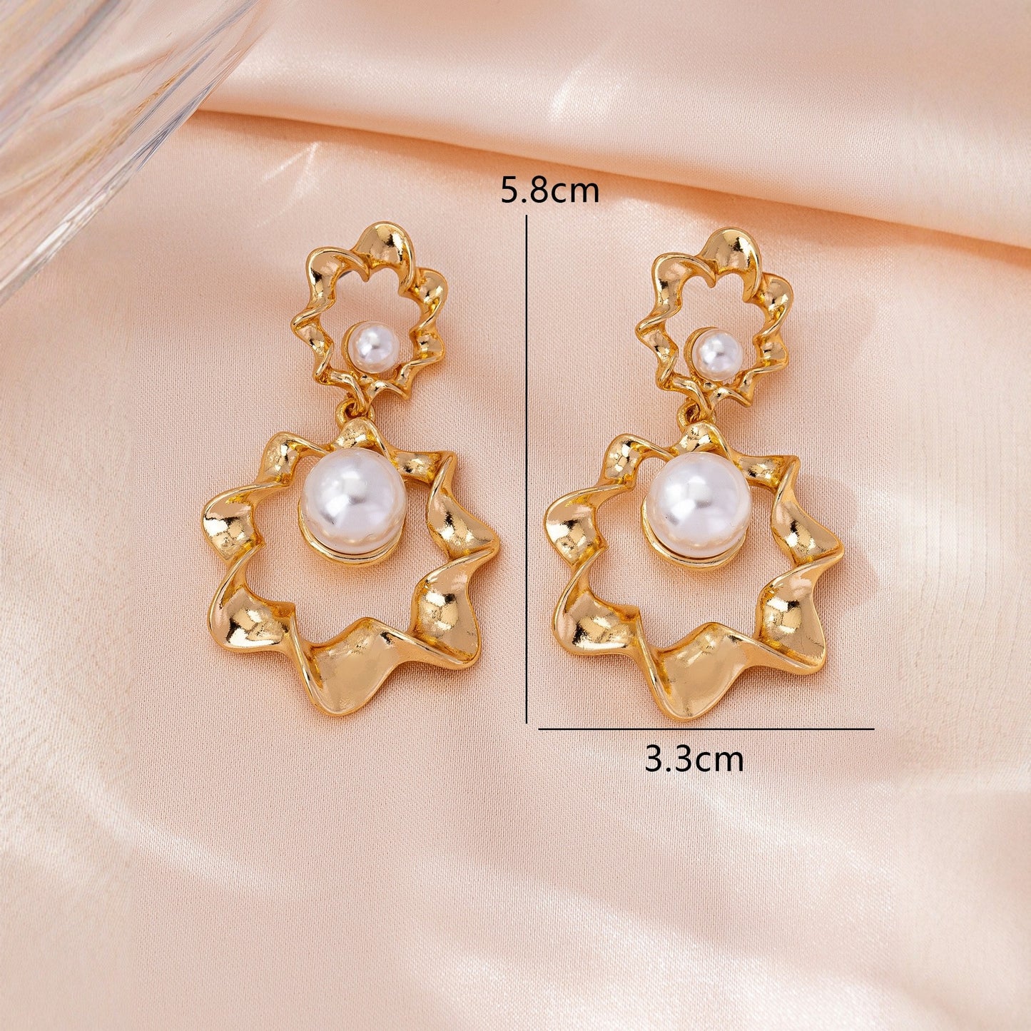 Style Retro Pleated Metal Wave Pearl Affordable Luxury Fashion Temperament Earrings