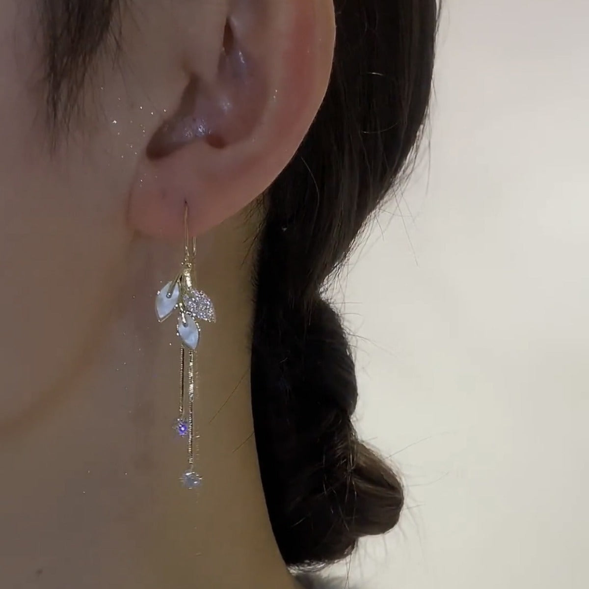 Rhinestone Leaves Tassel Niche Design Long Female Korean Earrings