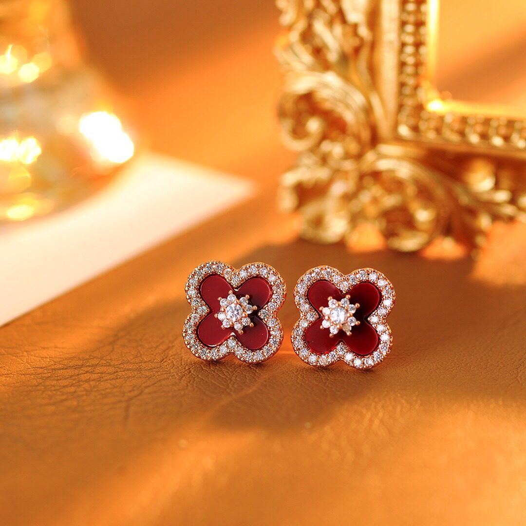 Women's Inlaid Zircon Lucky Four-leaf Flower Pink Imitation Fritillary Sier Light Stud Earrings