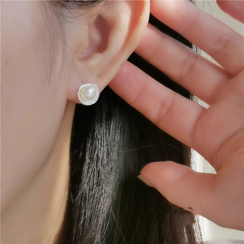 Women's Pure Desire Maiden Pearl Shell Ear Bone Retro Style Design Stud Earrings