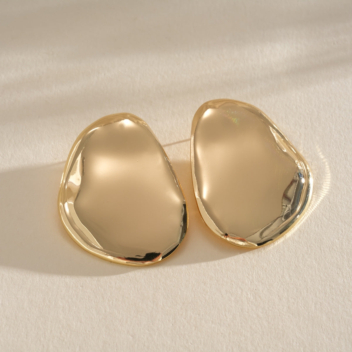 Geometric Cut Heart-shaped Oval Irregular Design Versatile Light Stud Earrings