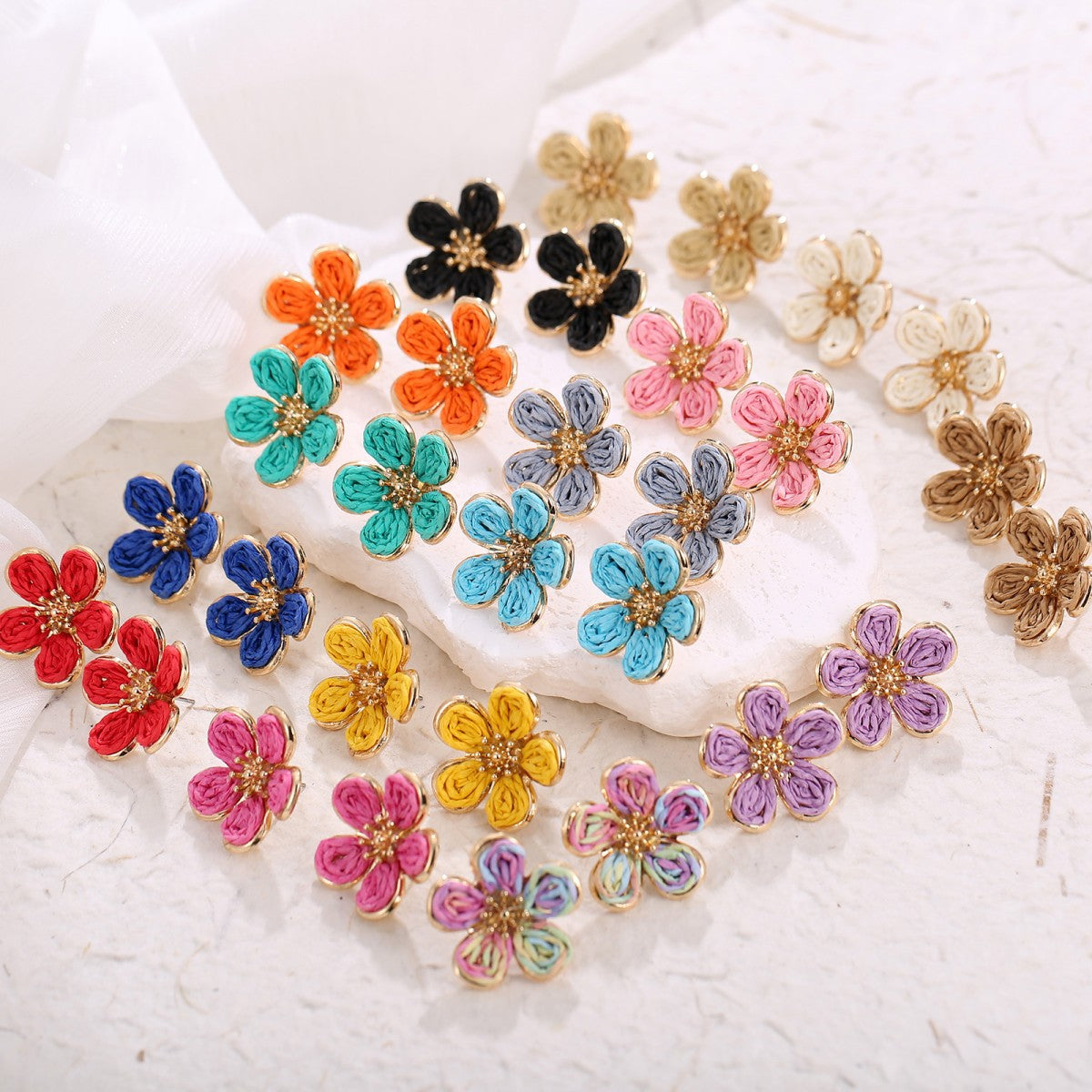Raffia Flower Small Fashion Hand-woven Simple Earrings