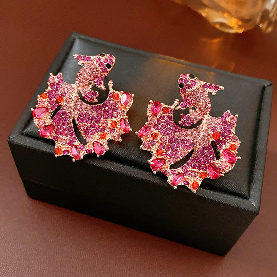 Women's Sier Needle Zircon Spiral Texture Retro Pendants