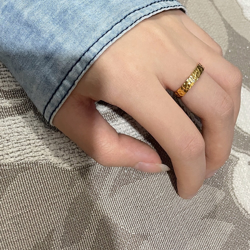 Women's Water Ripple Handmade Hammer Texture Design Narrow Fashion Titanium Rings