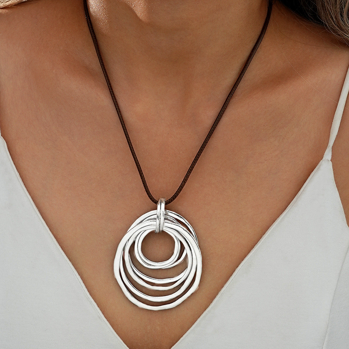 Exaggerated Liquid Flower Simple Metallic Fashion High-grade Necklace