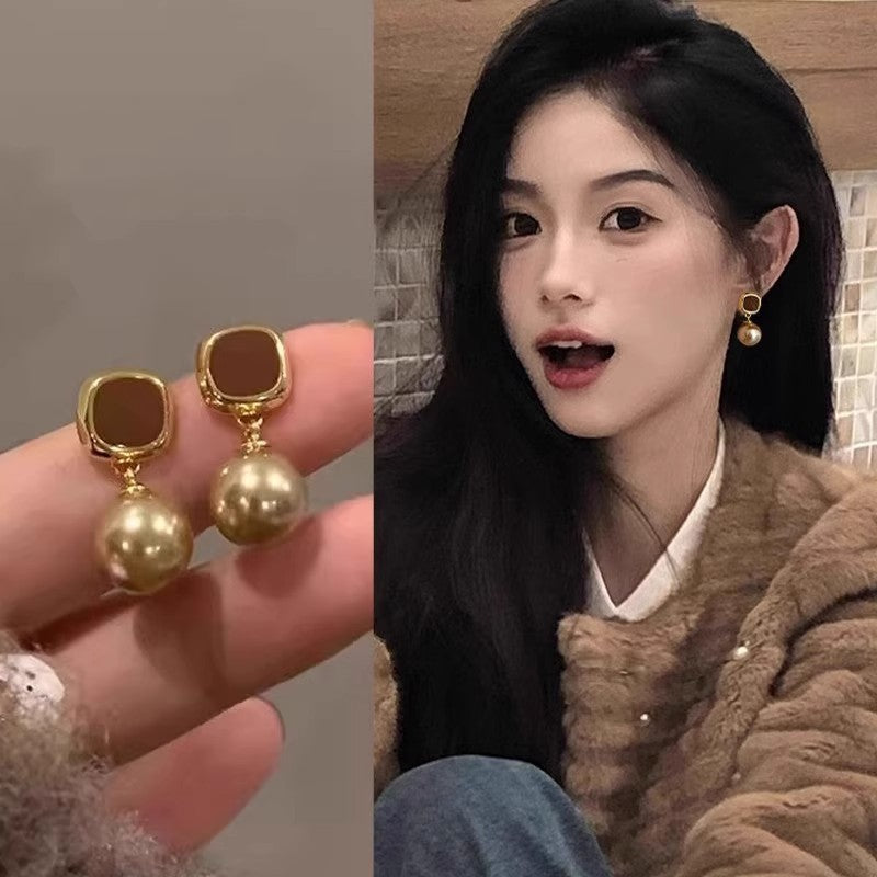 Women's Retro Coffee Color Style Light Luxury Temperament High Sense Stud Earrings