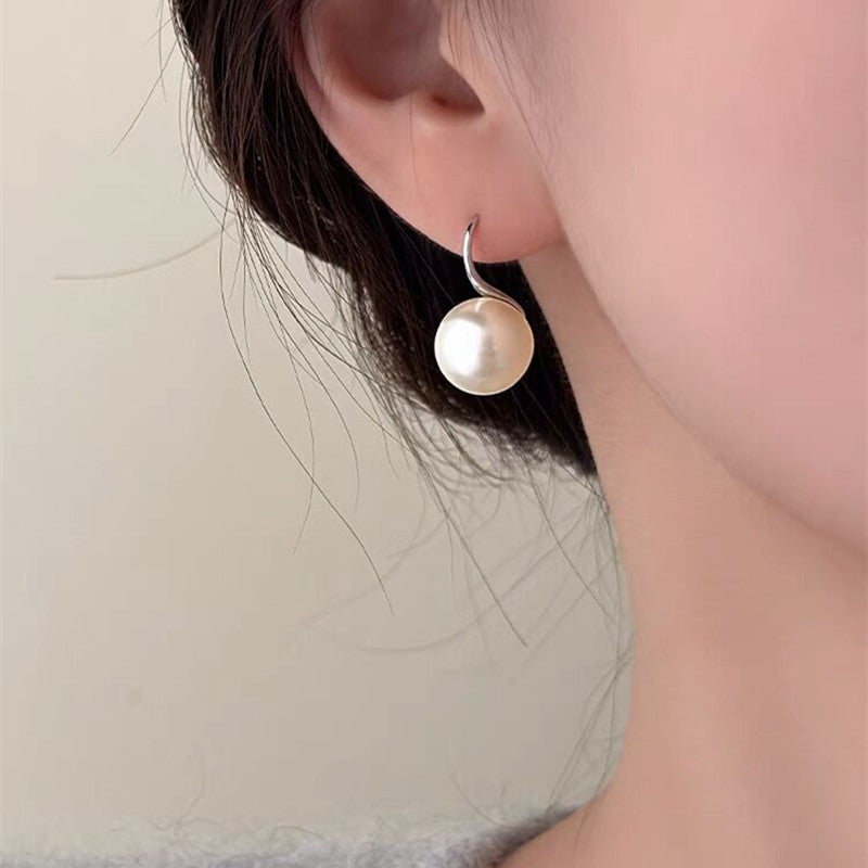 Women's Gentle Pearl Ear Hook Retro Temperamental Earrings