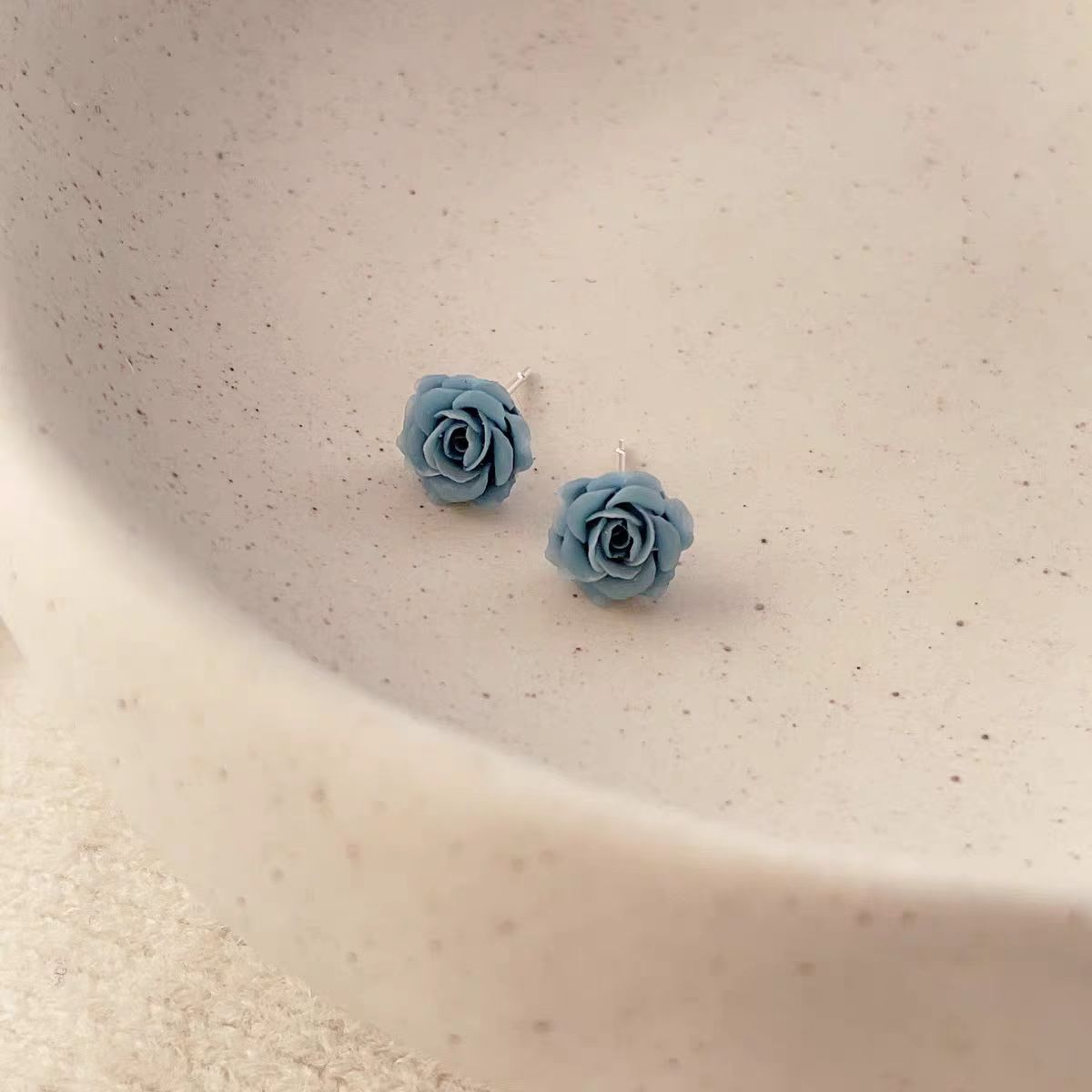 Needle Smoke Purple Rose Design Fashionable Earrings