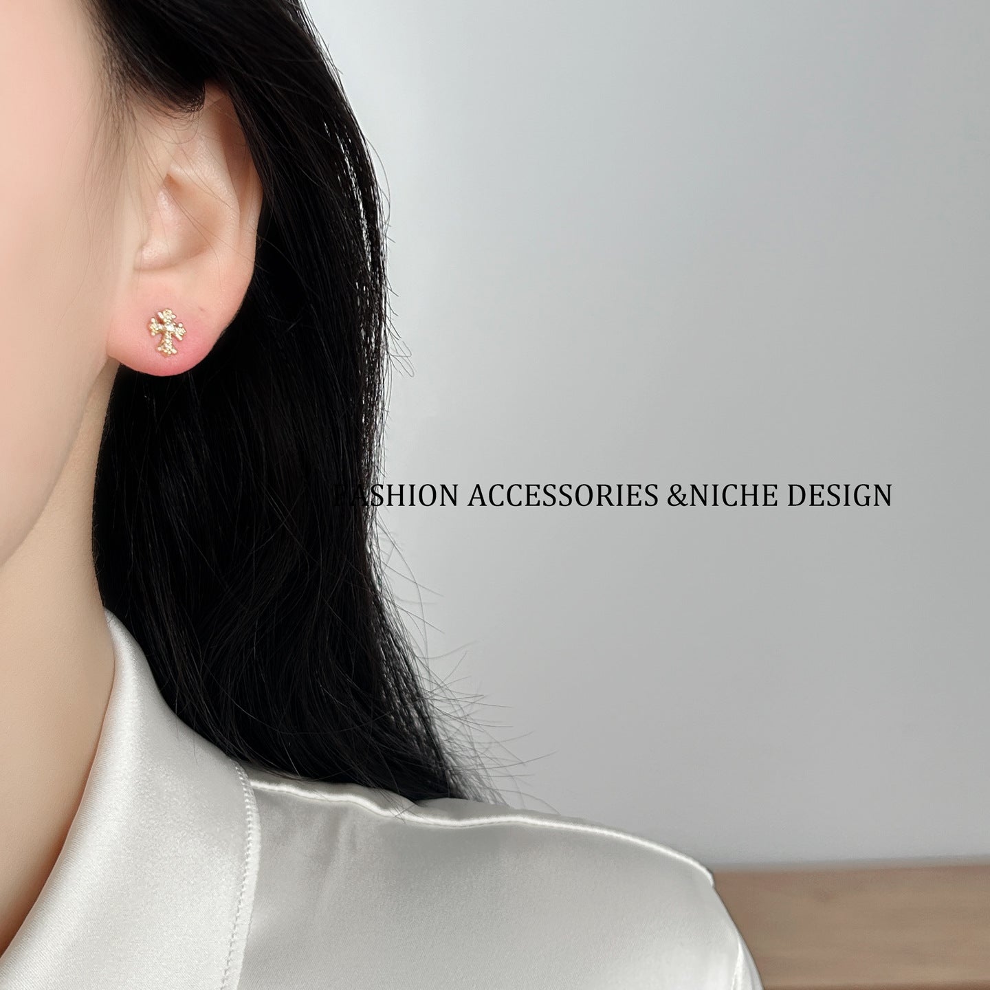 Women's Needle Micro Rhinestone Small Exquisite Ear Earrings