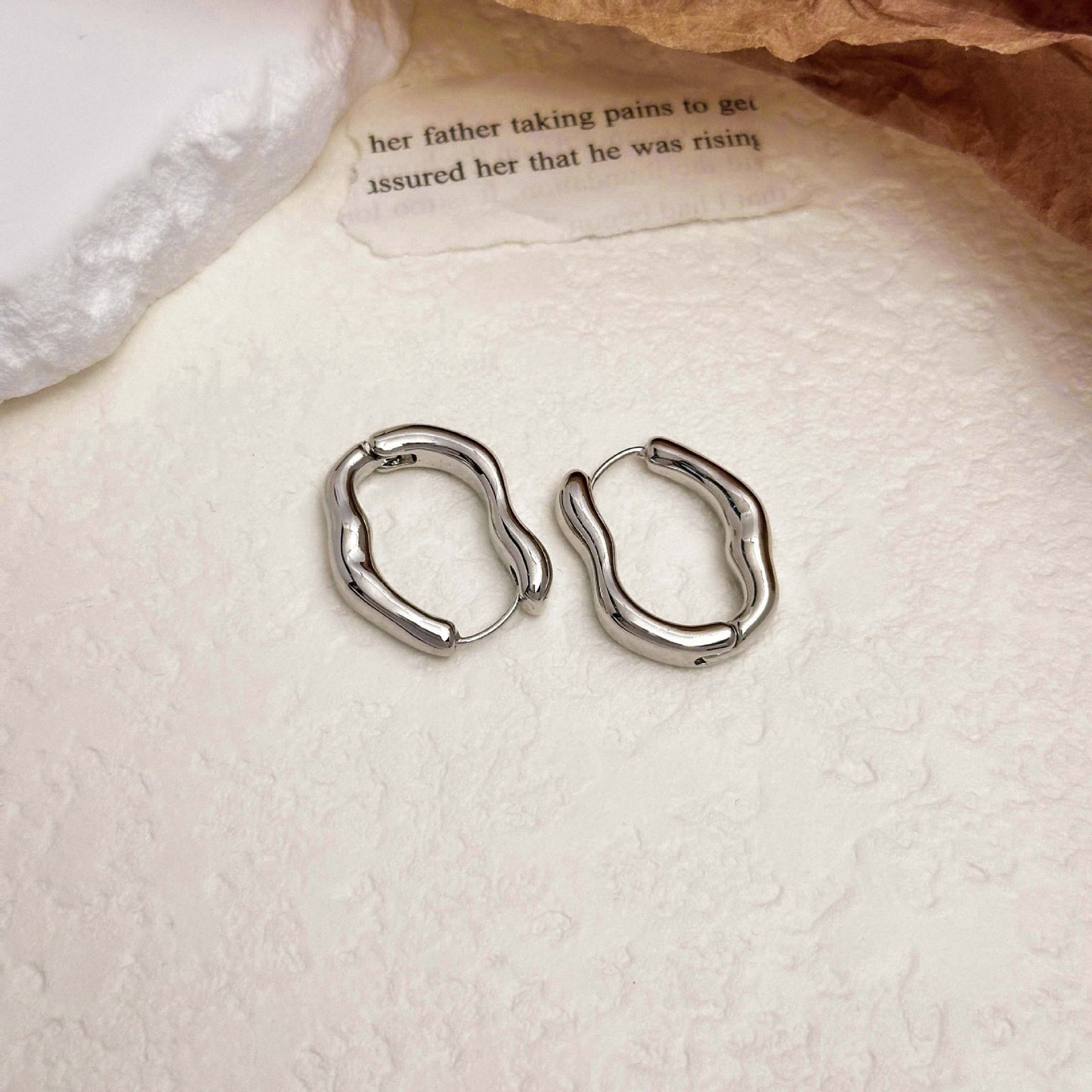Fashionable Metal Texture Light Luxury Simple Earrings
