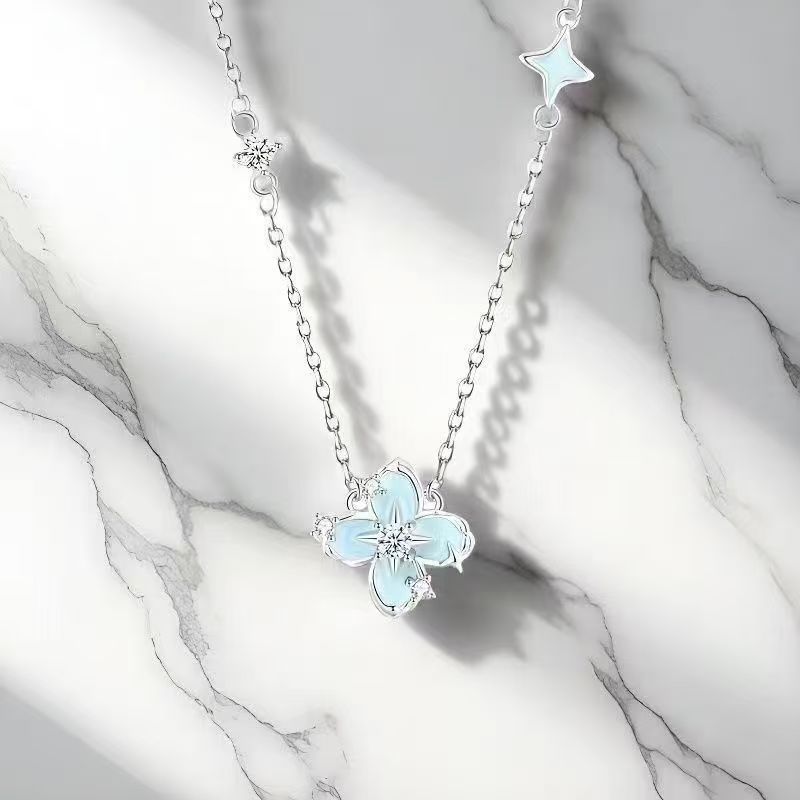 Women's Star Clover Light Luxury Minority Gifts For Girlfriend Clavicle Necklace