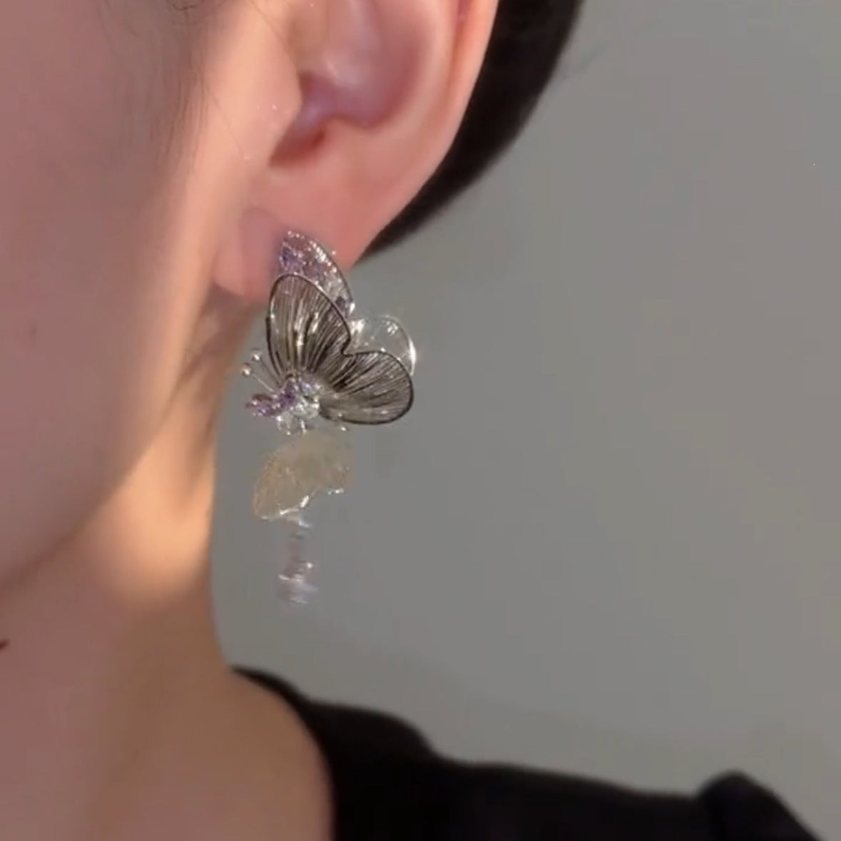 French Retro Hollow Tassel Light Luxury Luminous Sense Three-dimensional Wings Earrings