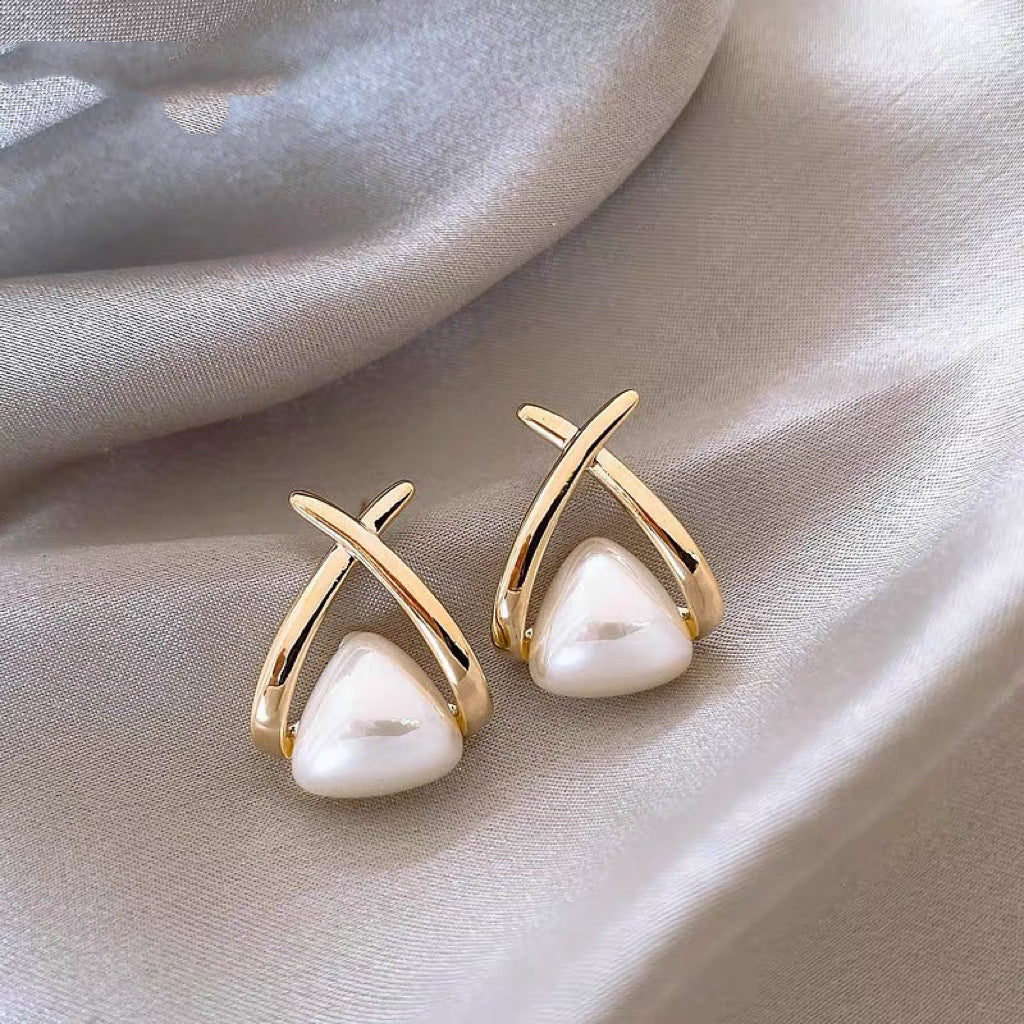 Women's Pearl Flower Fashionable High-grade French Entry Earrings