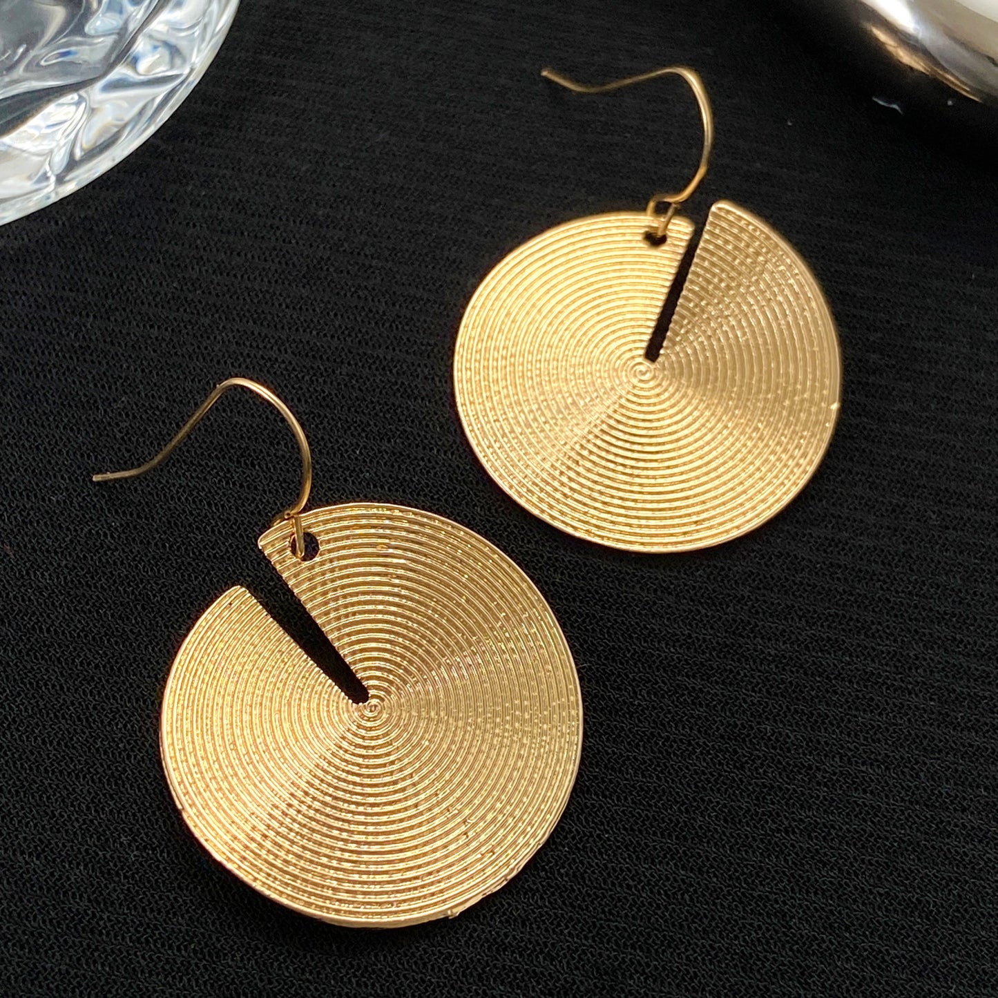 Women's Geometric Glossy Light Luxury High-grade Exaggerated Earrings