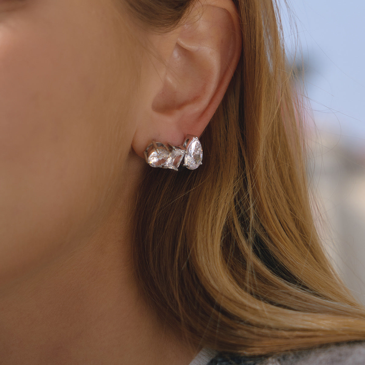 Ding Stainless Steel Zircon Light Luxury High-grade Sense Titanium Niche Earrings