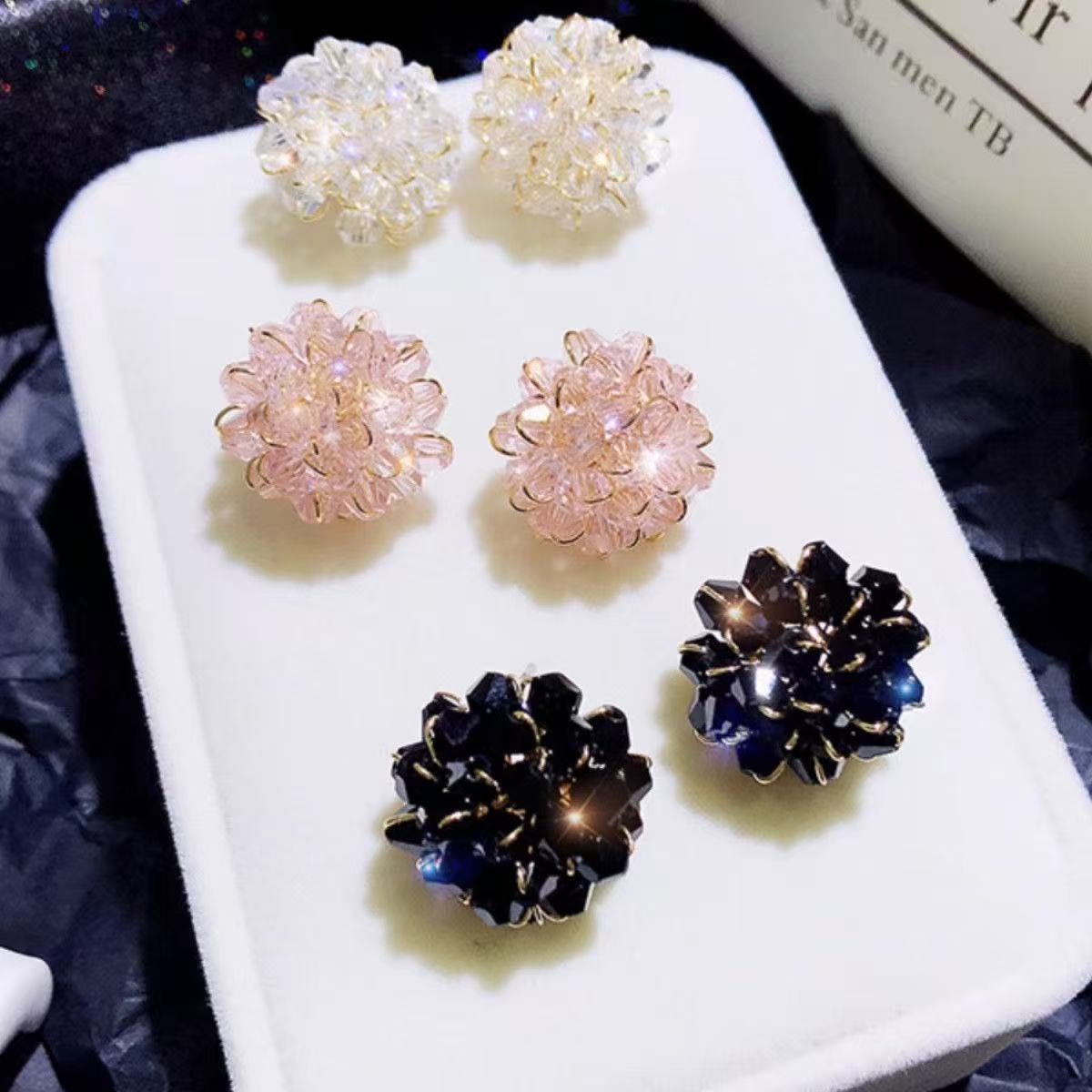 Women's Wild Crystal Flowers High-grade Ear Hipster Fashion Stud Earrings