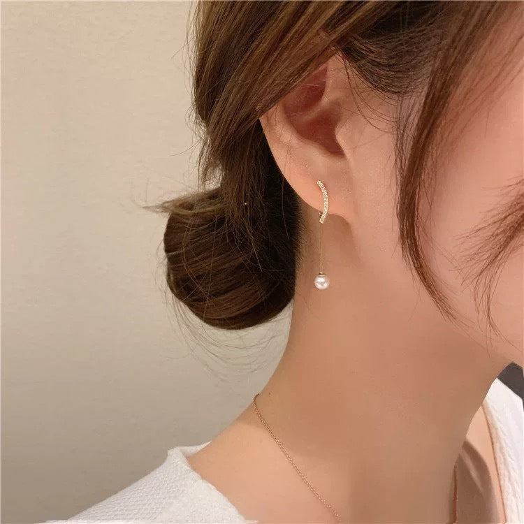 Sier Needle Rhinestone Curved Smiley Pearl Stud Earrings