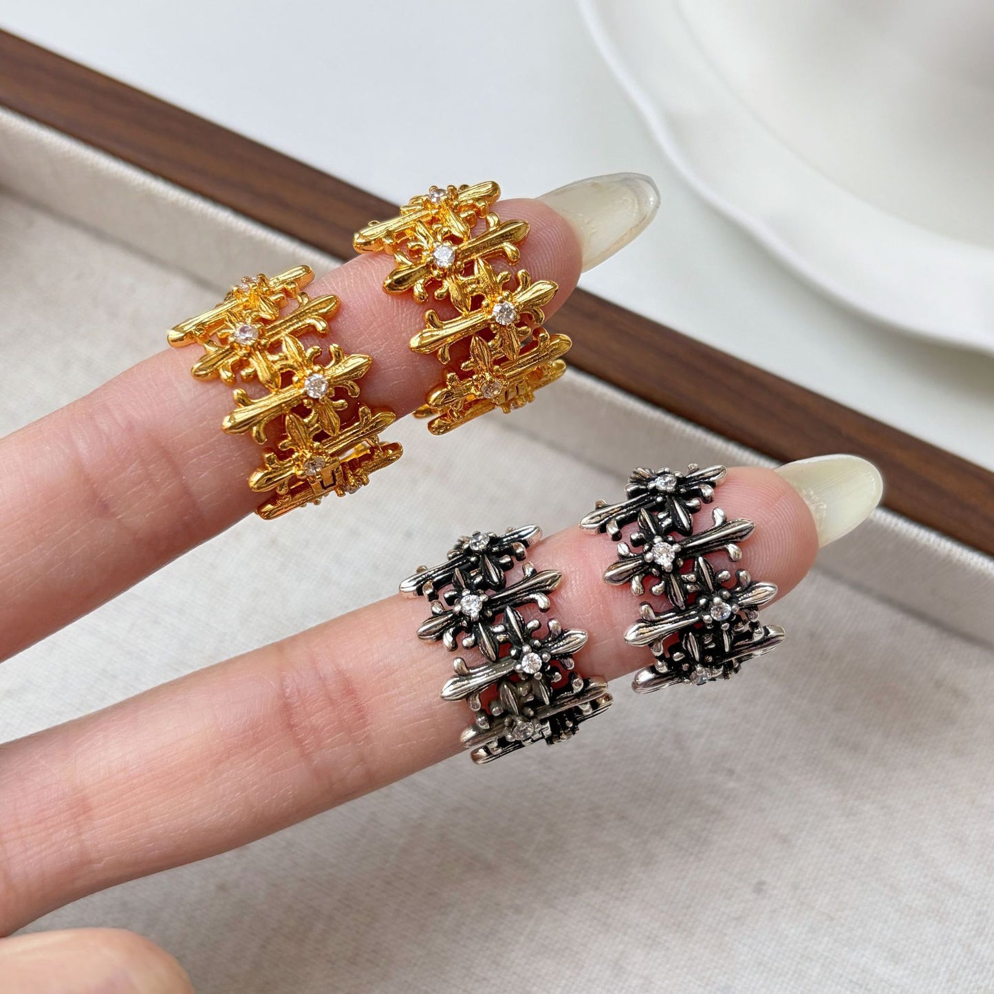 Cross Clip Female Distressed Style Niche Design Simple Earrings