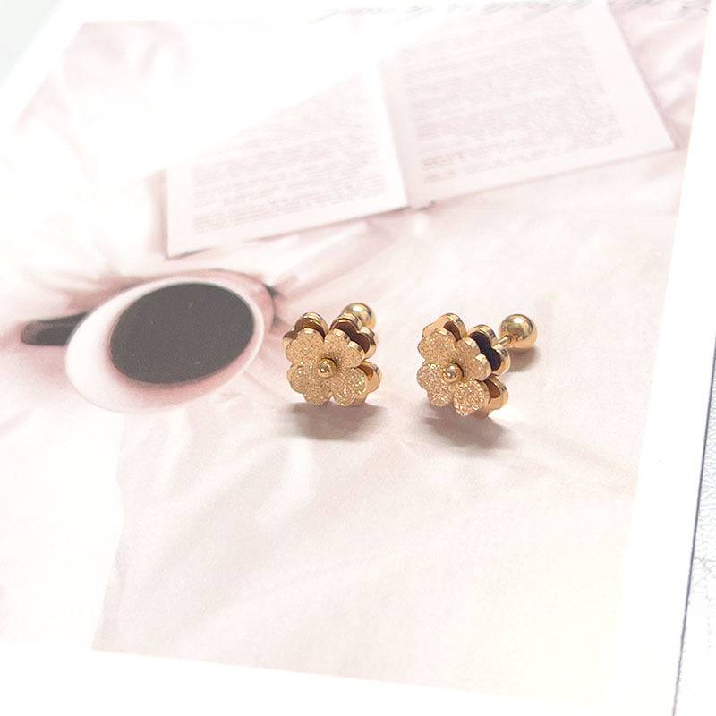 Light Luxury Queen Elegant Frosted Clover Refreshing Stylish Fine Threaded Stud Earrings