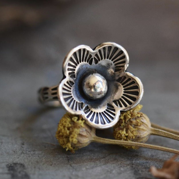 Women's Retro Simple Flower Shape Distressed Versatile Ring