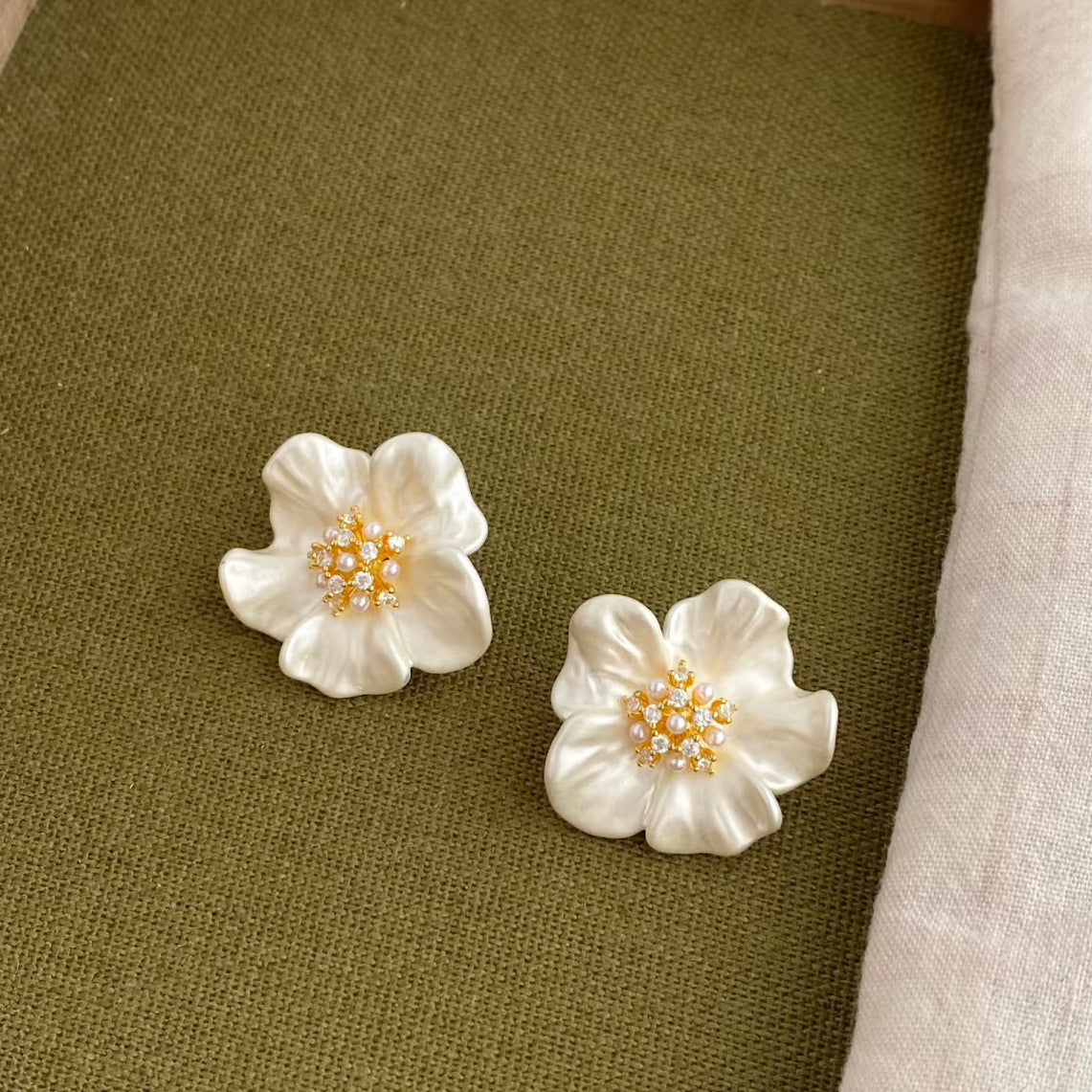 Dopamine Sweet Niche Flower Pearl Fashion Exquisite Stud Earrings